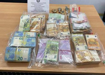 Συνελήφθησαν δύο άτομα για διασυνοριακή απάτη με απώλεια Φ.Π.Α άνω των 30 εκατ. ευρώ