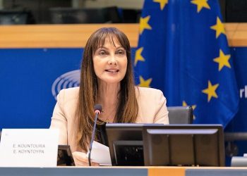 Ελενα Κουντουρά: Η έμφυλη βία είναι παγκόσμια απειλή που συνεχώς διογκώνεται, παραβιάζοντας συστηματικά τα ανθρώπινα δικαιώματα