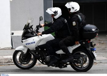 Θρίλερ στη Θεσσαλονίκη: Νεαρή βρέθηκε νεκρή στην άκρη του δρόμου