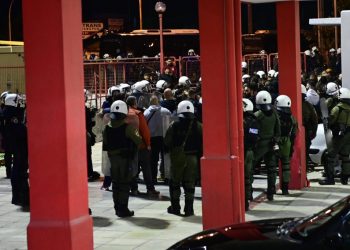 Επεισόδια στον Ρέντη: Παραμένει σε κρίσιμη κατάσταση ο αστυνομικός