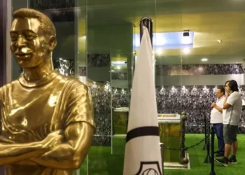 Πελέ: Γυναίκα που ισχυρίζεται ότι είναι κόρη του ζητά να γίνει εκταφή της σορού του