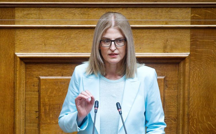 Δώρα Αυγέρη: «Δεν θα διαγραφεί όποιος δεν ψηφίσει το ν/σ για τα ομόφυλα ζευγάρια»