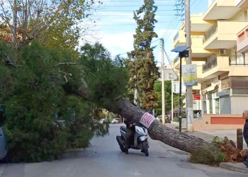 ‘Εκτακτο από την ΕΜΥ – Επιμένουν οι θυελλώδεις άνεμοι έως και 9 μποφόρ μέχρι το βράδυ