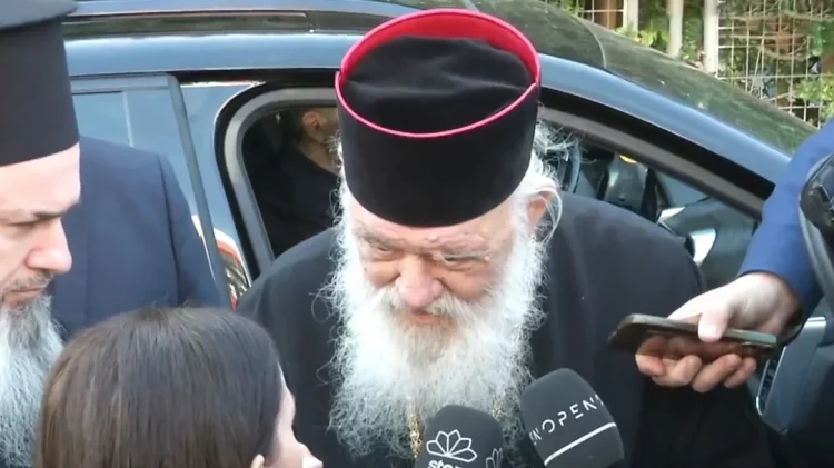 Αρχιεπίσκοπος Ιερώνυμος: Θα μπορούσε να γίνει δημοψήφισμα για τα ομόφυλα ζευγάρια