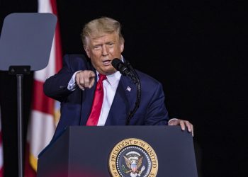 Ντόναλντ Τραμπ: Στο πλευρό του ο γερουσιαστής Σκοτ – Πλήγμα για τη Χέιλι