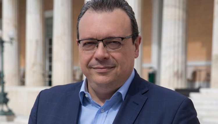 Σωκράτης Φάμελλος για ομόφυλα ζευγάρια: Η κυβέρνηση δεν τα βρίσκει ούτε με τους βουλευτές της