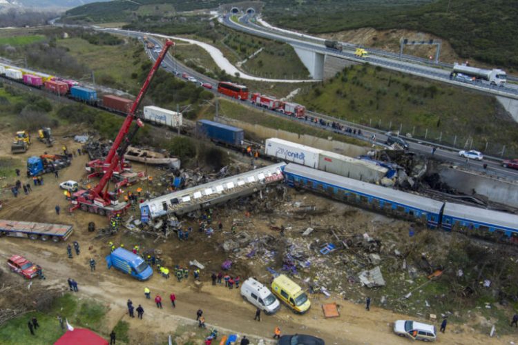 Τέμπη: Η στιγμή που οι καμπάνες σε όλη τη χώρα ήχησαν πένθιμα 57 φορές