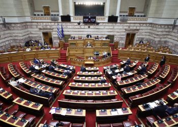 Ψηφίζεται το βράδυ το νομοσχέδιο για τα ομόφυλα ζευγάρια – Οι αντιδράσεις και τα «όχι»