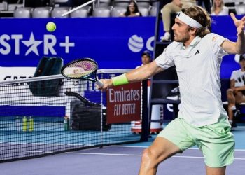 Προκρίθηκε στα προημιτελικά ο Τσιτσιπάς