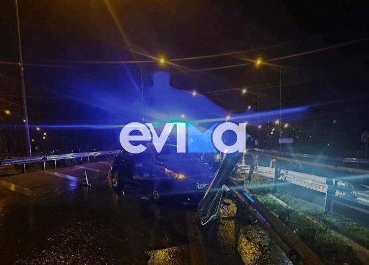 Τροχαίο ατύχημα στην Εύβοια: ΙΧ καρφώθηκε στα κιγκλιδώματα – Ένας τραυματίας