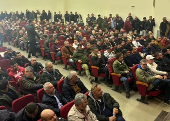 Αγρότες: Συνεδριάζουν στη Νίκαια – Προτείνουν αποκλεισμό εθνικών οδών και κάθοδο στην Αθήνα