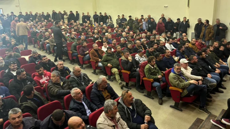 Αγρότες: Συνεδριάζουν στη Νίκαια – Προτείνουν αποκλεισμό εθνικών οδών και κάθοδο στην Αθήνα