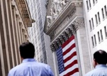 ΗΠΑ: Η Fed διατηρεί τα επιτόκιά της, δεν προβλέπει ακόμη τη μείωσή τους