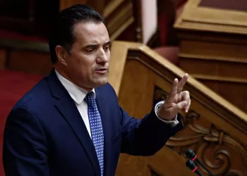 Αδωνης Γεωργιάδης: Τρίμηνη παράταση στις καθαρίστριες με συμβάσεις στα δημόσια νοσοκομεία