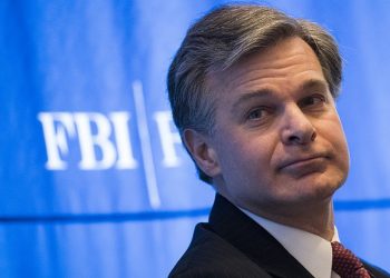 Αιφνιδιαστική επίσκεψη του διευθυντή του FBI στο Ισραήλ