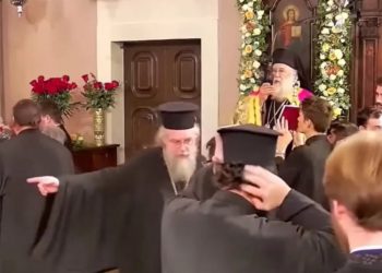 Απίστευτο περιστατικό στην Κέρκυρα: Ο Μητροπολίτης έδωσε εντολή να διώξουν ΑμεΑ που ζήτησε την ευχή του (Video)