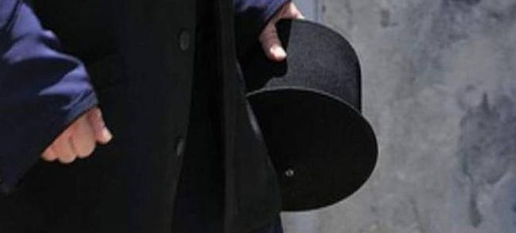 Χολαργός: Ιερέας ξυλοκόπησε άγρια την παπαδιά μπροστά στο παιδί τους