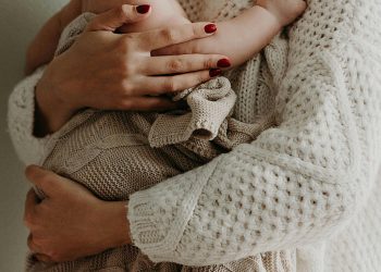 «Απίστευτο αυτό που ζω»: Συντετριμμένη η 42χρονη που έχασε την ίδια μέρα σύζυγο και μωρό