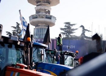 «Δεν φεύγουμε από τα μπλόκα με αυτά τα μέτρα και τις εξαγγελίες», διαμηνύουν αγρότες, κτηνοτρόφοι