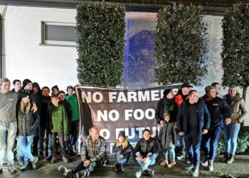 Αγρότες με τρακτέρ διαδήλωσαν στο σπίτι του Βέλγου Πρωθυπουργού