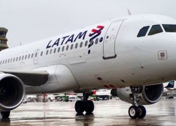 Τουλάχιστον 50 τραυματίες μετά από «τεχνικό πρόβλημα» σε πτήση της LATAM με προορισμό τη Χιλή μέσω Όκλαντ