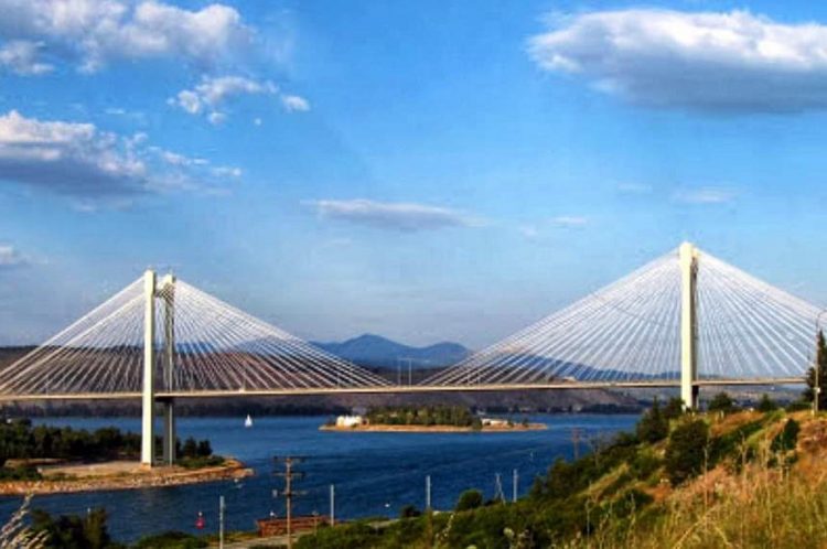 Εύβοια: 21χρονος έπεσε από την υψηλή γέφυρα της Χαλκίδας