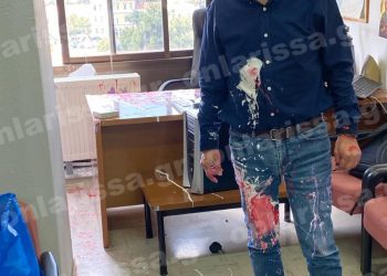 Επίθεση με μπογιές από τέσσερα άτομα δέχτηκε ο Κώστας Αγοραστός – ΦΩΤΟ