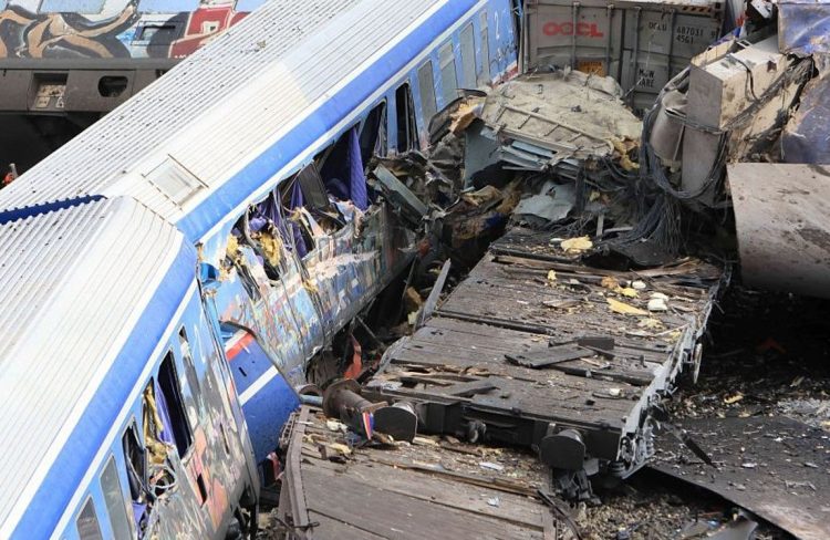 «Με έκαιγαν τα σωθικά μου»: Συγκλονίζει μαρτυρία επιζώντος του δυστυχήματος των Τεμπών