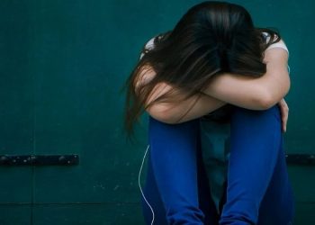 Πάτρα: Βίντεο-σοκ με άγριο ξυλοδαρμό 14χρονης από συνομήλική της