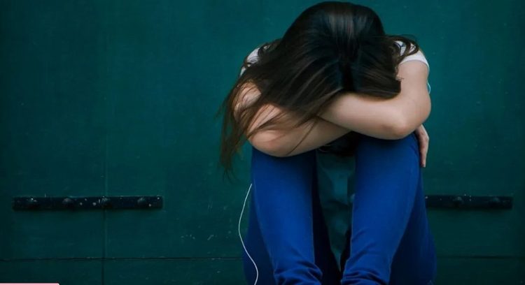 Πάτρα: Βίντεο-σοκ με άγριο ξυλοδαρμό 14χρονης από συνομήλική της