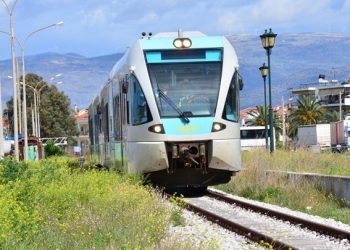 Τρένο προσέκρουσε σε πεσμένο δέντρο – Αναμένονται σημαντικές καθυστερήσεις