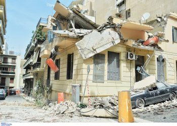 Κατάρρευση κτιρίου στον Πειραιά: Προφυλακιστέος ο εργολάβος – Θρήνος στην κηδεία του αστυνομικού