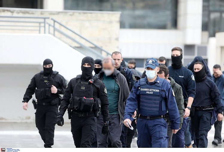 Υπόθεση 12χρονης: Κανένα ελαφρυντικό στον Μίχο και τη μητέρα της ανήλικης