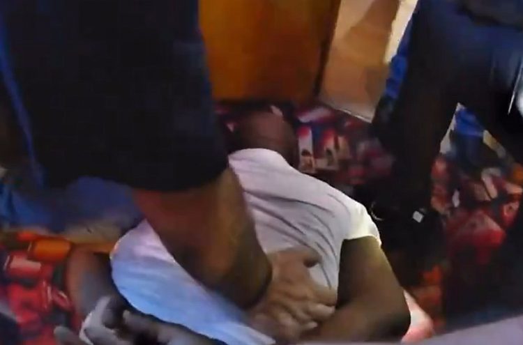 ΗΠΑ: Νεκρός Αφροαμερικανός από νέο επεισόδιο αστυνομικής βίας – Φώναζε «δεν μπορώ να αναπνεύσω»