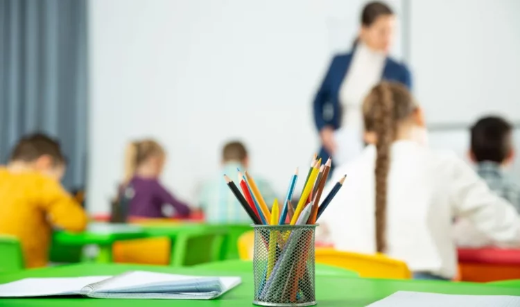 Αλεξανδρούπολη: Σοκάρει η μητέρα 3χρονης για τις νηπιαγωγούς – “Την έβαζαν σε μια αποθήκη όπου δεν είχε φως και τραβούσαν τον σύρτη”