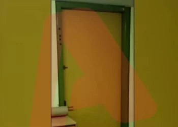 Αλεξανδρούπολη: Αυτό είναι το “δωμάτιο αποσυμπίεσης” που η βρεφονηπιοκόμος φέρεται να κλείδωνε τα παιδιά για τιμωρία