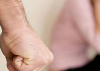 Στη φυλακή 30χρονος που ξυλοκοπούσε τη σύζυγο και τα τρία ανήλικα παιδιά τους – «Είχα νεύρα και είχα πιει»