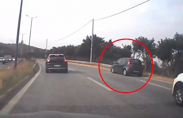 Kατεχάκη: Τράκαρε και συνέχισε να οδηγεί ενώ διαλυόταν το ΙΧ του