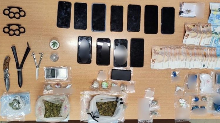 Πάτρα: Εξαρθρώθηκε εγκληματική οργάνωση που διακινούσε ναρκωτικά σε σχολείο