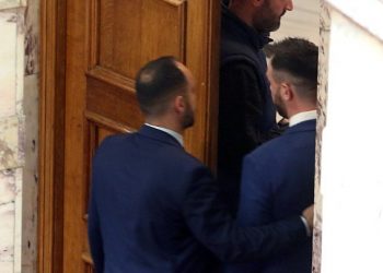 Ελεύθερος ο βουλευτής Κ.Φλώρος μετά την απολογία του