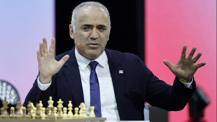 Ρωσία: Ένταλμα σύλληψης για τον κορυφαίο σκακιστή Γκάρι Κασπάροφ