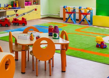 Αλεξανδρούπολη: Καταγγελίες ότι βρεφονηπιοκόμοι έδεναν και κλείδωναν παιδιά