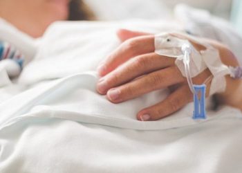 ΕΟΔΥ: 8 θάνατοι από covid-19 και ένας από γρίπη