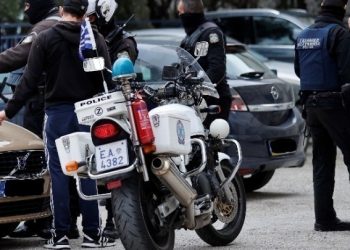 Βαρύτατες κατηγορίες στους οπαδούς για τη δολοφονική επίθεση στον αστυνομικό στου Ρέντη
