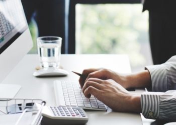 Eurostat: Με προσόντα ανώτερα από τα απαιτούμενα οι Έλληνες καταγράφουν το δεύτερο χαμηλότερο ποσοστό απασχόλησης στην ΕΕ