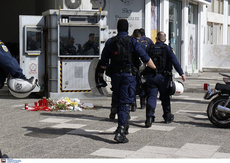 Δολοφονία 28χρονης στους Αγίους Αναργύρους: O σκοπός βγαίνει από το φυλάκιο στην 5η μαχαιριά