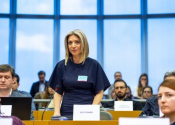 Μαρία Καρυστιανού: “Ο απάνθρωπος τιμωρεί τους θαρραλέους” – Το μήνυμα της για την αποβολή μαθητών που τραγούδησαν σε σχολική γιορτή για τα Τέμπη