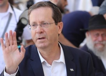 Επαναλειτουργούν τα αεροδρόμια στο Ιράν – Πρόεδρος του Ισραήλ: Προστατεύουμε την Ευρώπη από την «αυτοκρατορία του κακού»