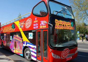 Πανεπιστημίου: Ατύχημα με τουριστικό λεωφορείο – 6 τραυματίες