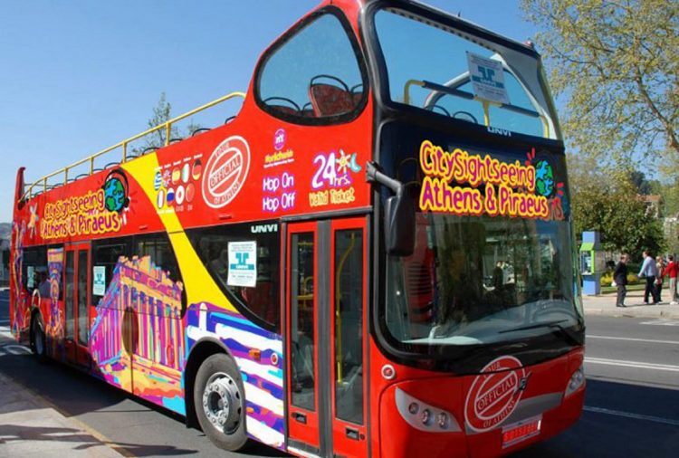 Πανεπιστημίου: Ατύχημα με τουριστικό λεωφορείο – 6 τραυματίες